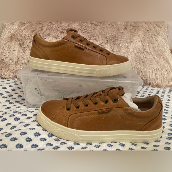 Täōs Sneakers NWOT - Picture 2 of 8